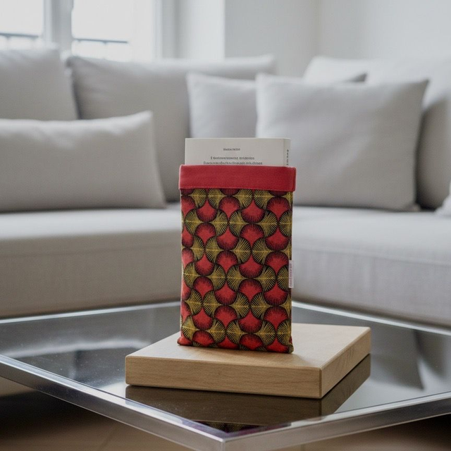 Etui à livre rouge et jaune