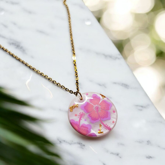 Collier dessiné Flora acier inoxydable rose parme nacre