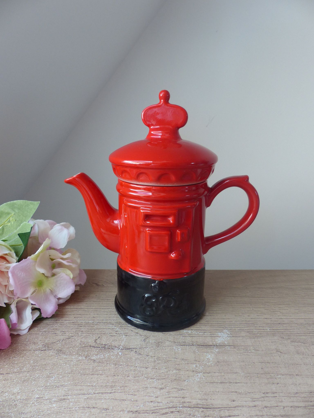 Théière Vintage Price Kensington – Boîte aux Lettres Anglaise – Céramique Rouge et Noire – Fabriquée en Angleterre