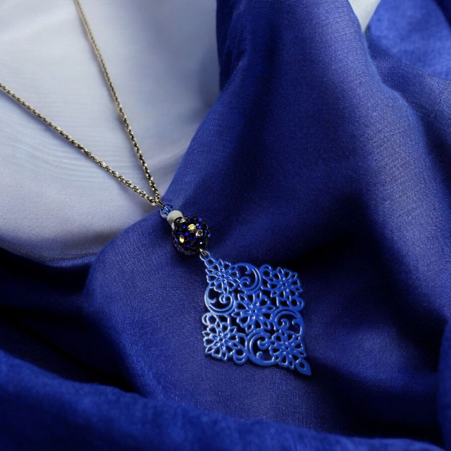 Collier acier inoxydable et cristal bleu foncé