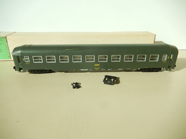 voiture UIC verte 2cl B9c9 Europolitrains 120241 H0