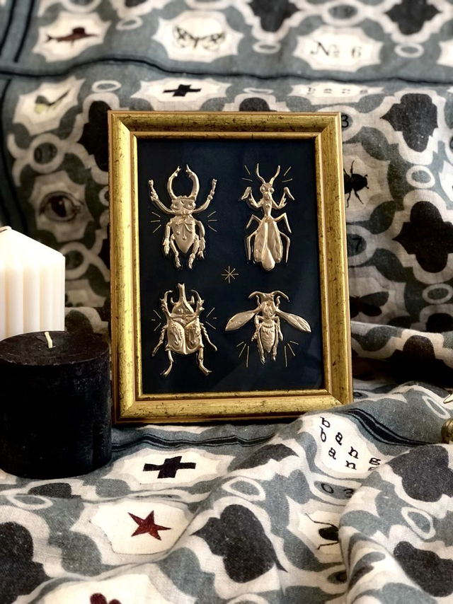 Tableau 4 insectes de métal doré, frelon, scarabée, lucane, mante religieuse