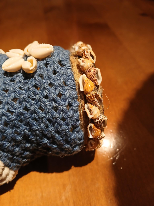 Photophore artisanal en macramé et coquillages