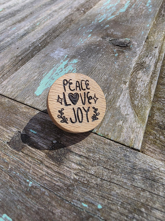 Pin's en bois de chêne massif