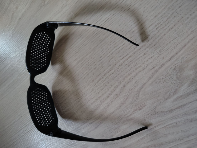 Lunettes sténopéïques - Allongée