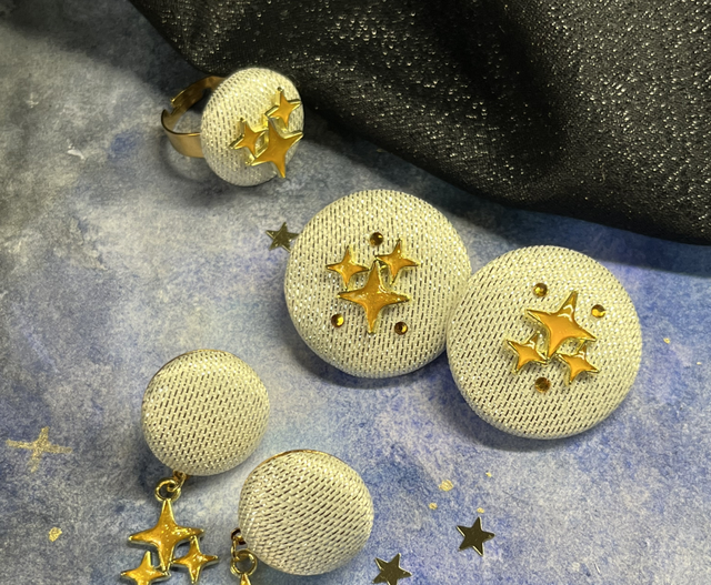 Mini Sidonie dorée avec breloque étoiles jaunes