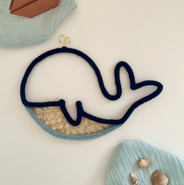 Décoration murale « thème marin » baleine en tricotin à personnaliser 