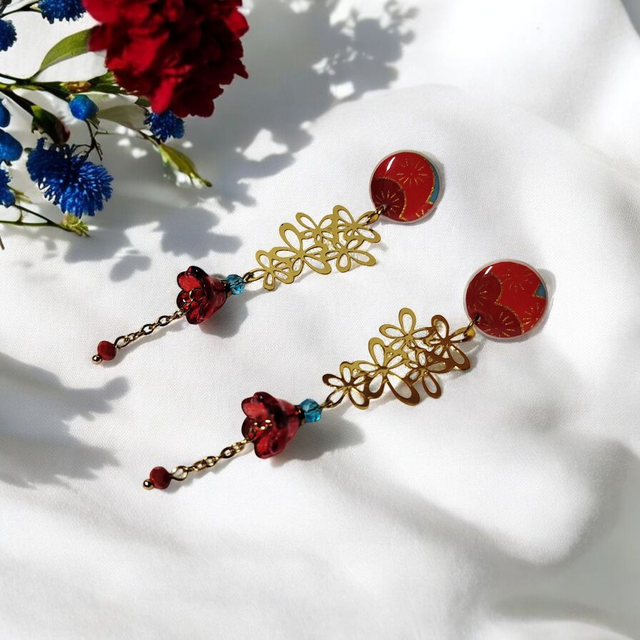 Boucles d'oreilles pendantes motifs japonais rouge et bleu