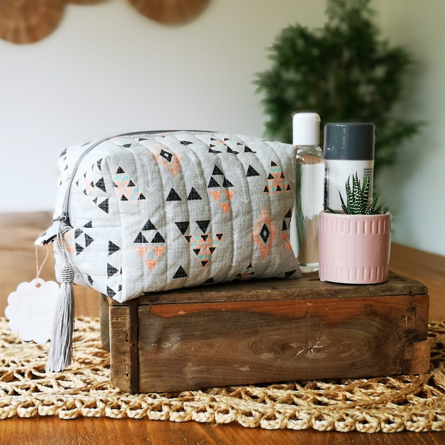 Toiletry Bag Quilted - Grey Aztec