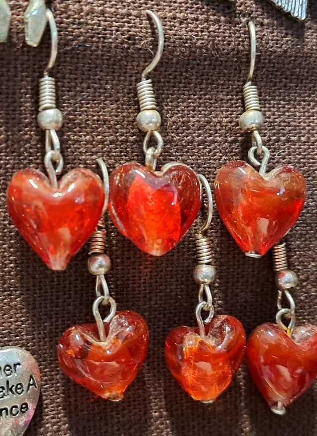 Lasisydän korvakorut