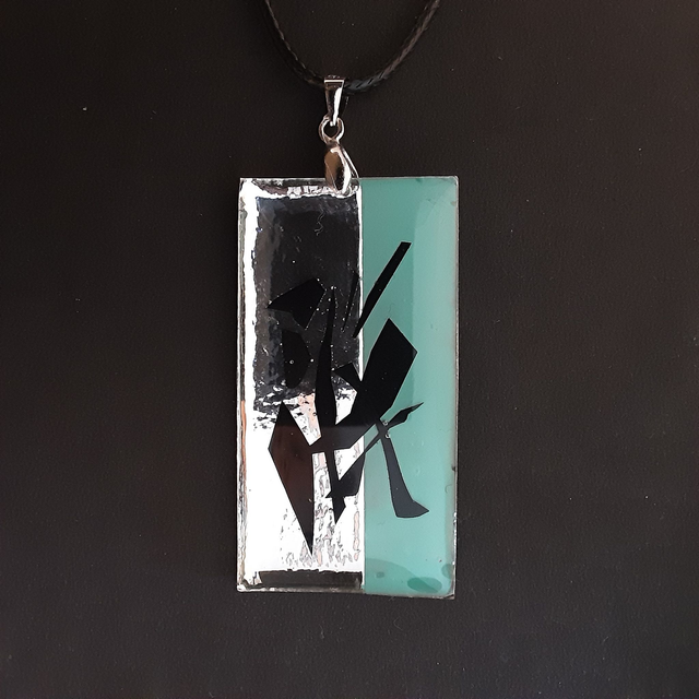 Pendentif rectangle moyen collection alu fond vert d&#039;eau et métal et impression noire