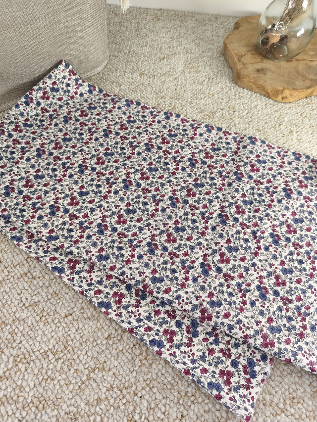 Tissu coton fleurs bordeaux/bleu
