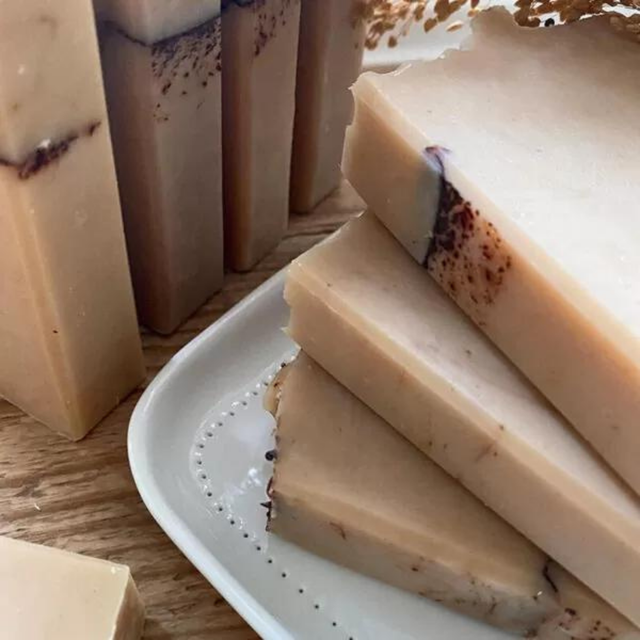 Savon artisanal saponifié à froid - Miel - Sans huiles essentielles - Janine