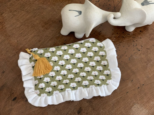 Pochette plate à froufrous S