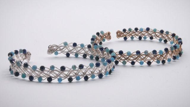 Bracelet tressé orné de lapis lazulis et apatites facettés