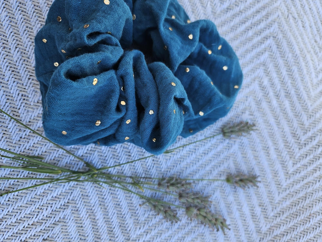 Chouchou bleu paon et pois dorés 