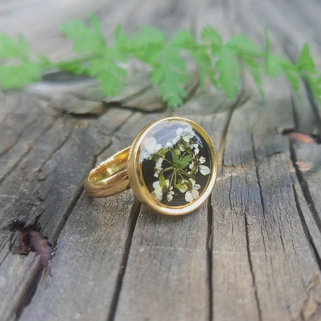 Bague dorée ◦ Fleur champêtre