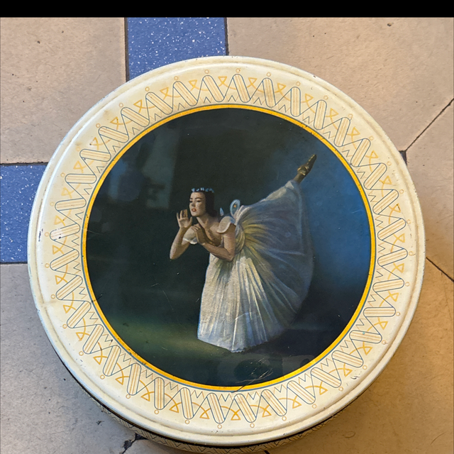 Alte Blechdose Ballerina mit TüTü