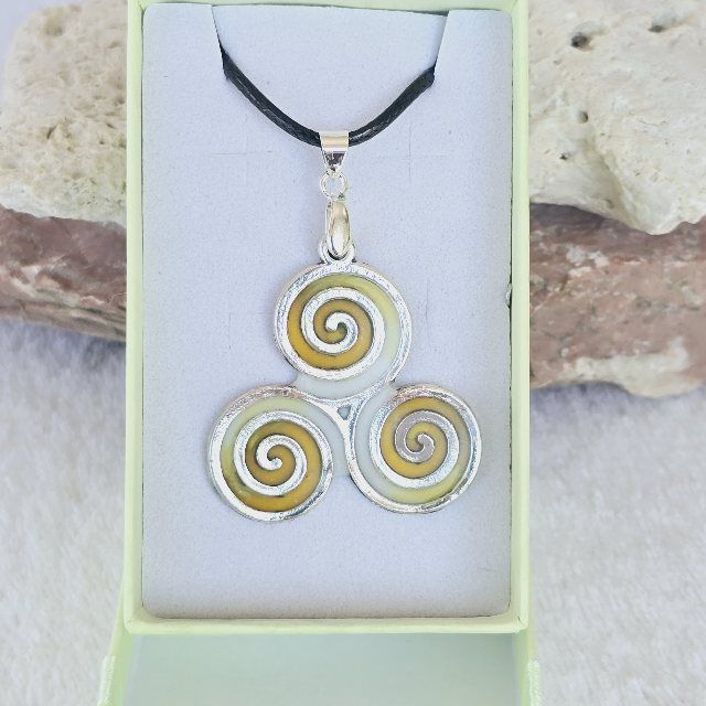 MEDAILLON ARTPIM TRISKELL