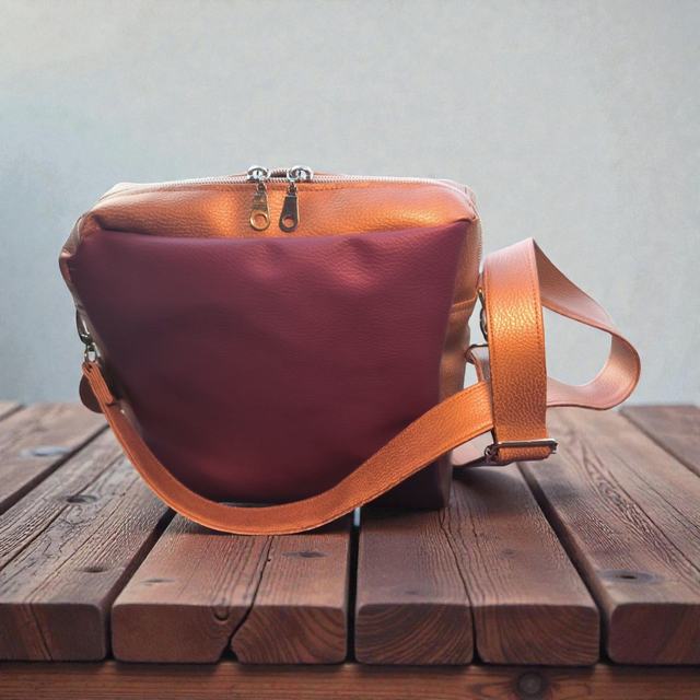 Sac besace en simili cuir bicolore violet et beige nacré