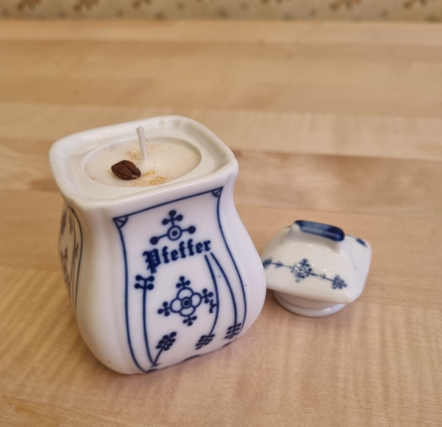 Kerze im Gewürztöpfchen mit Deckel - Unikat