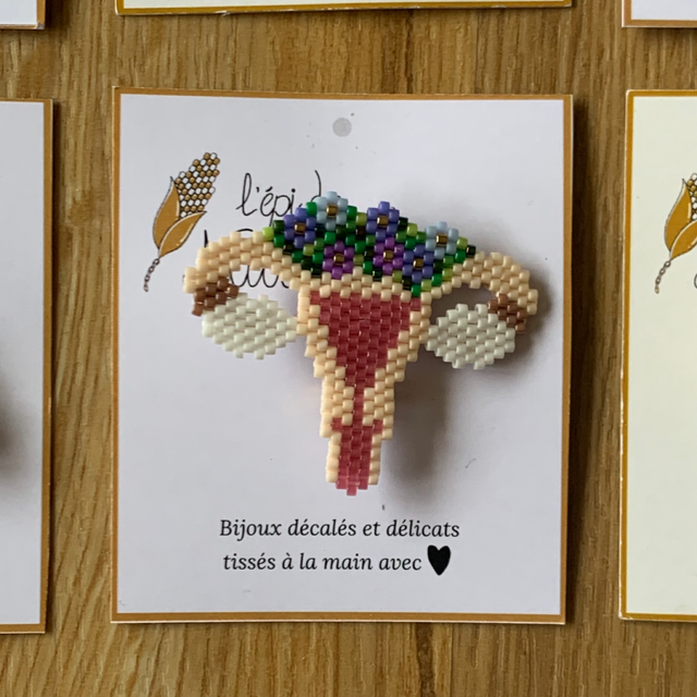 Broche Utérus Fleuri