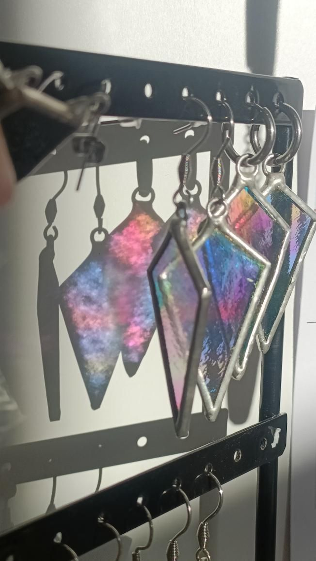 Boucles d&#039;oreilles dichroïques 