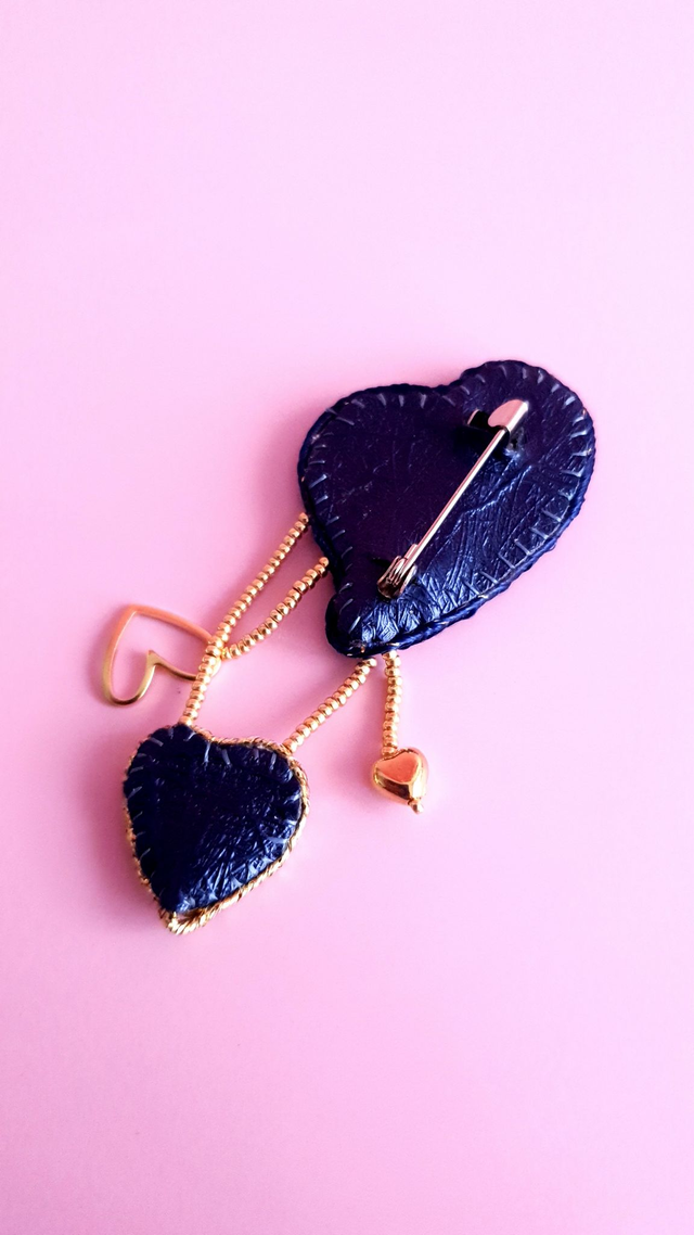 Broche Coups de coeur bleu nuit et doré