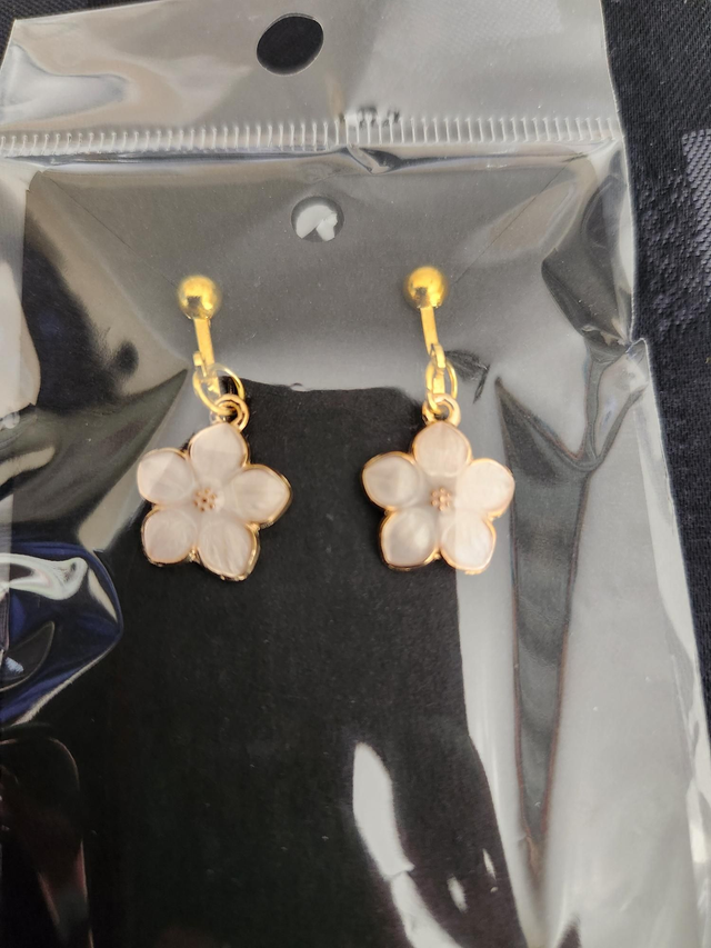 FLOWER CLIP ON EARINGS 