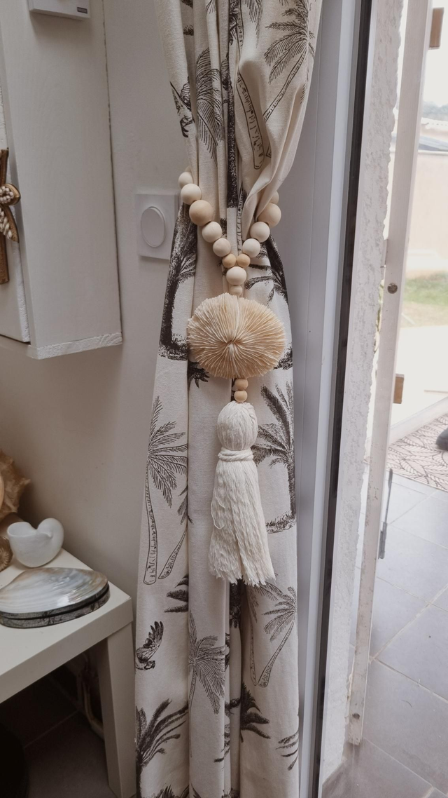 Embrasse corail - pompon beige 