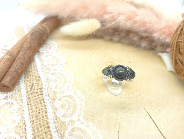 Bague grise obsidienne argentée avec coeurs hématite et perles miyuki 