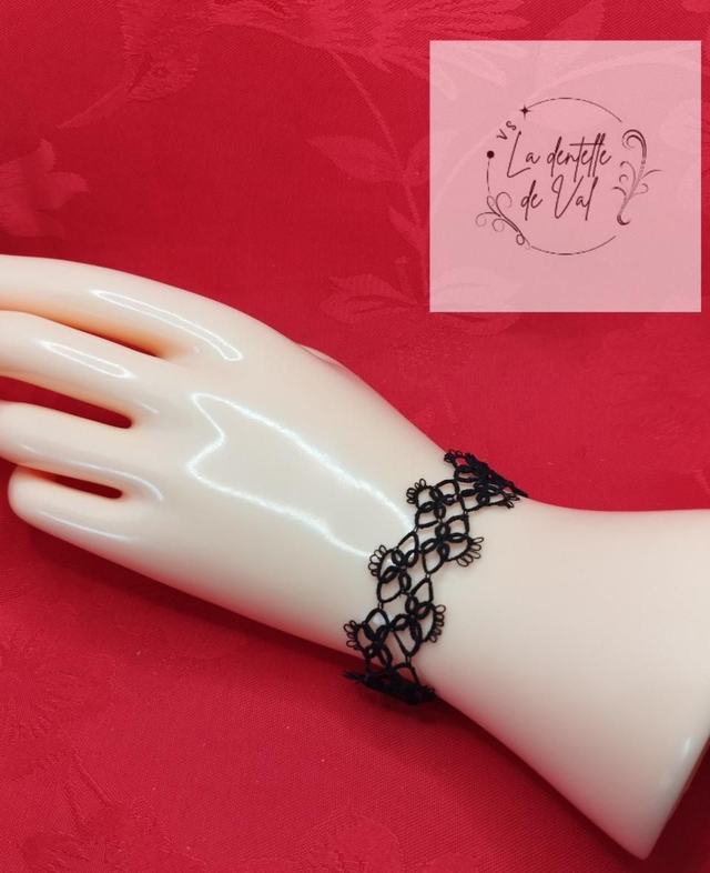 Bracelet noir frivolité 