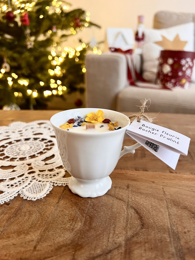 🎄 Bougie Rocher praliné - tasse à café "bas-relief"