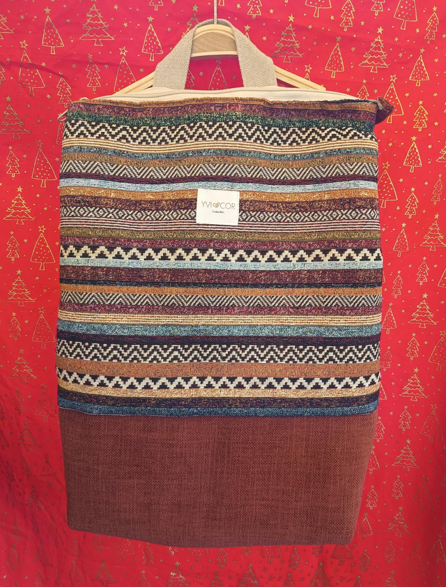 Mochila artesanal de rayas étnicas