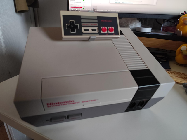 Support d&#039;exposition NES Gris