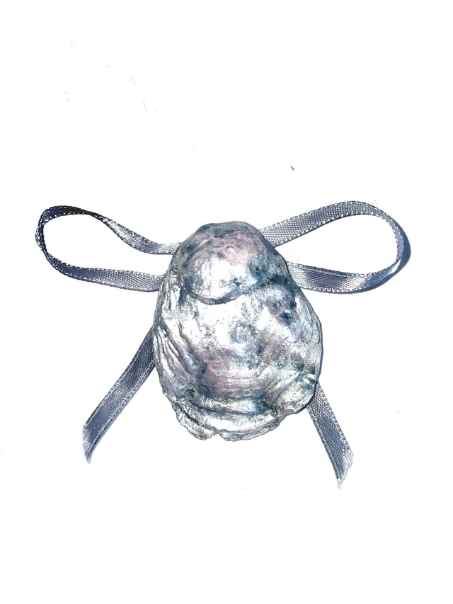 &#039;écaille&#039; oyster brooch