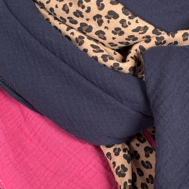 Foulard triangle — Marine, léopard noisette & rose
