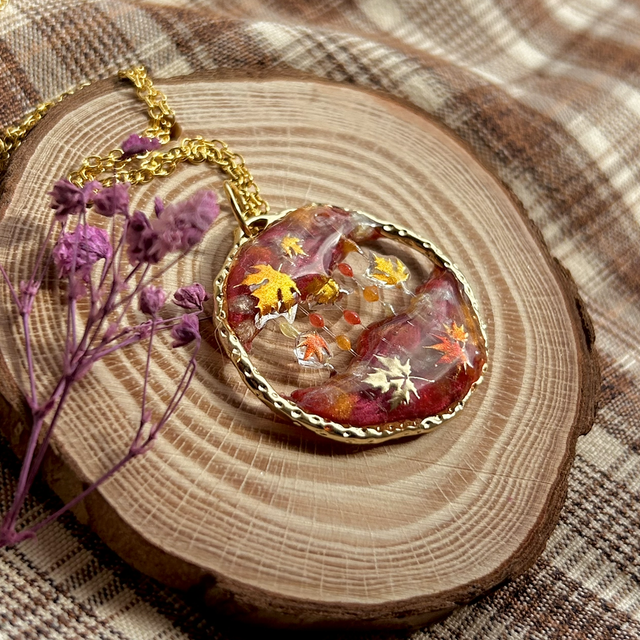 Cosy Autumn - Falling Autumn Leaves Necklace