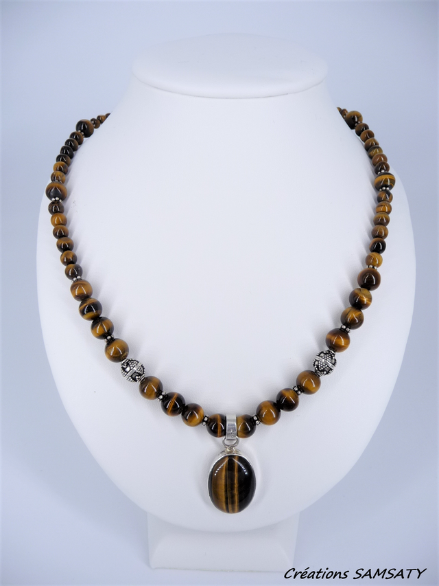 Collier œil de tigre avec son médaillon