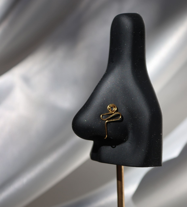 Faux piercing de nez Spira doré