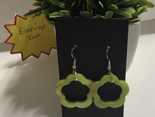 Green Dangling Earrings - GDE91