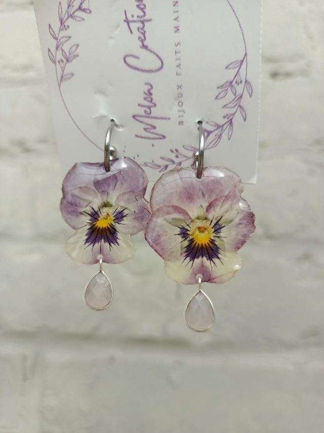 Boucles pensées roses claires et strass