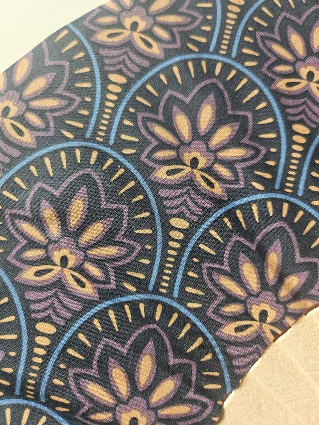 Eventail tissu fait main - lotus