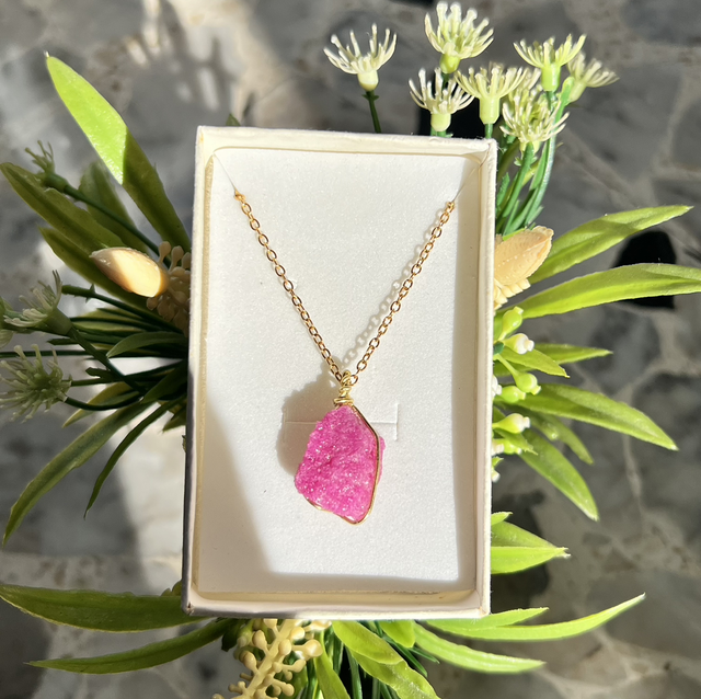 COLLANA CON PENDENTE : rubino corindone grezzo , prov : Afghanistan 🇦🇫 acciaio inox