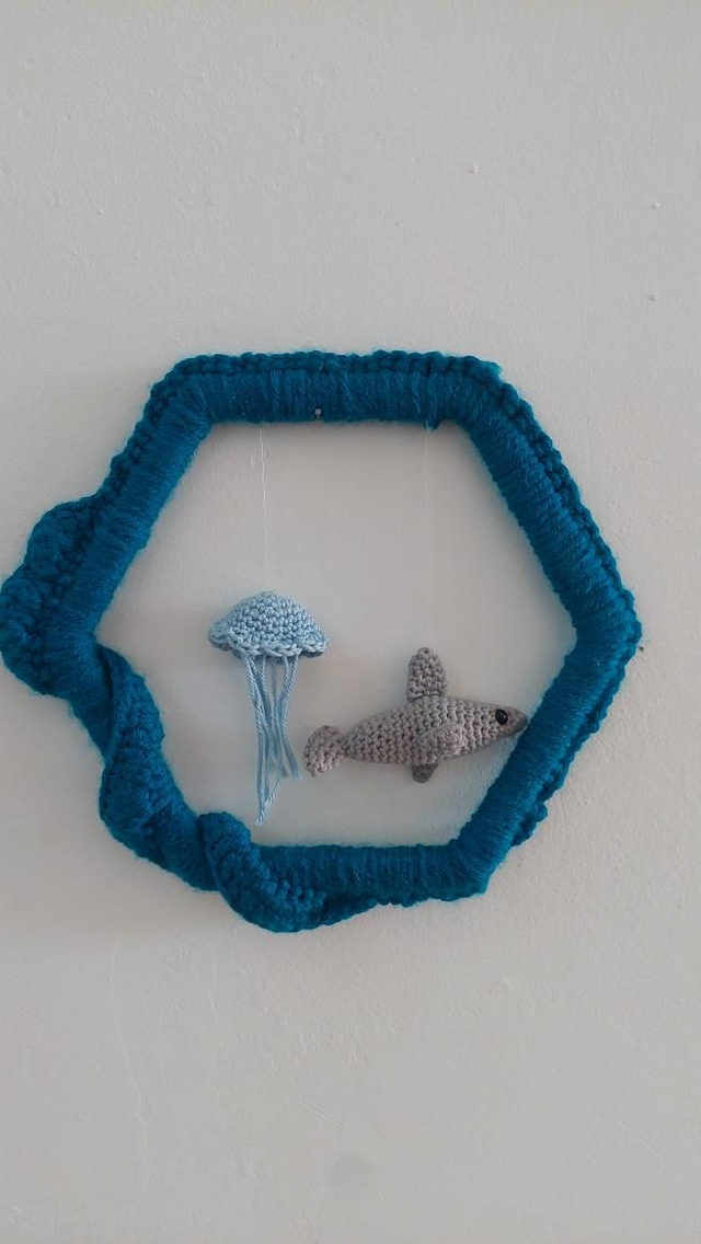 Cadre petit aquarium hexagonal requin et meduse 