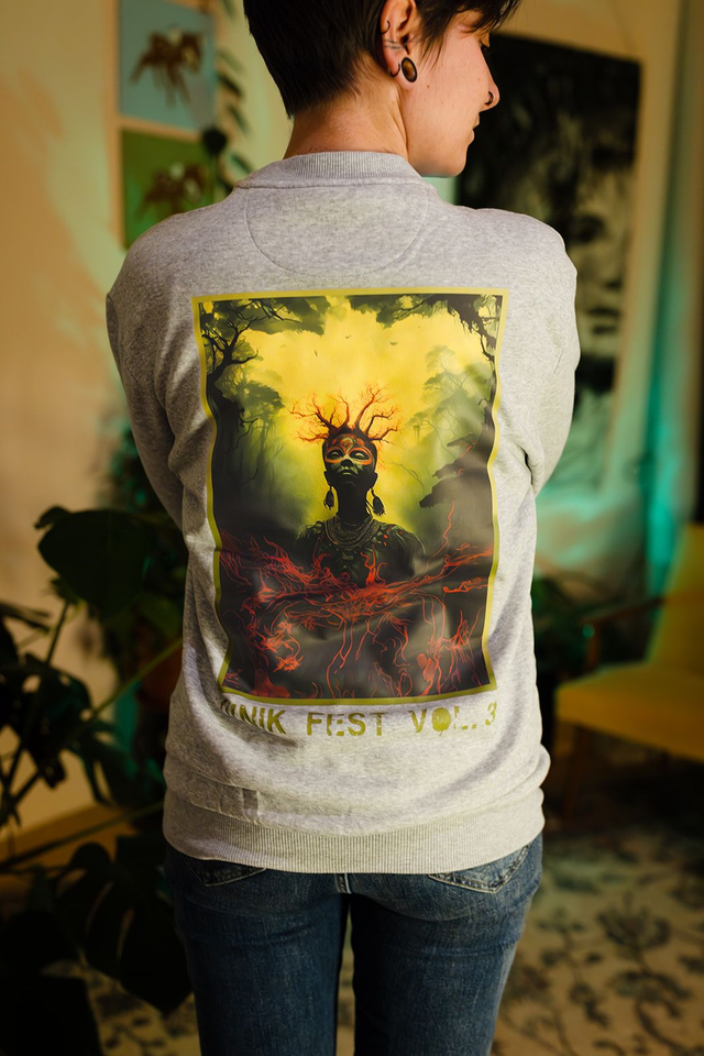 Sweater backprint & Schriftzug: IVNIK - rechter Ärmel