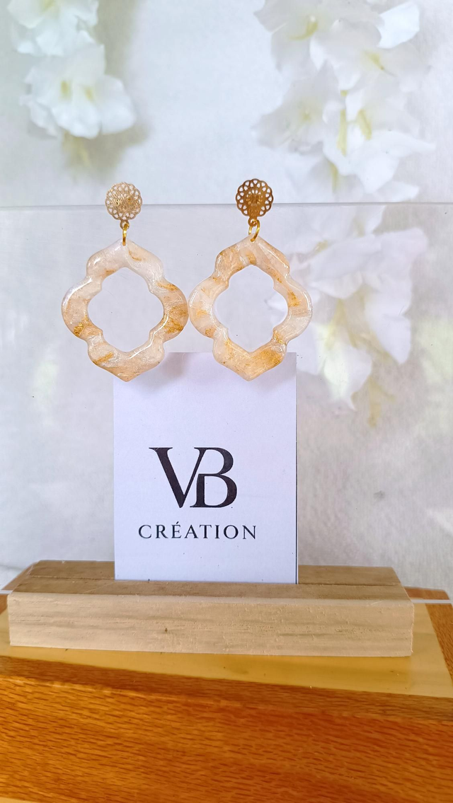 Boucles marbrées blanches et or puces fleur