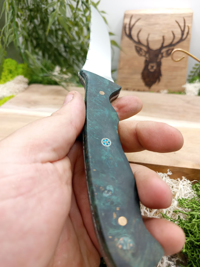 Couteau de cuisine artisanal – Alleima 12C27M poli miroir, guillochage intégral & loupe d’amboine | La Fabrique du Cerf