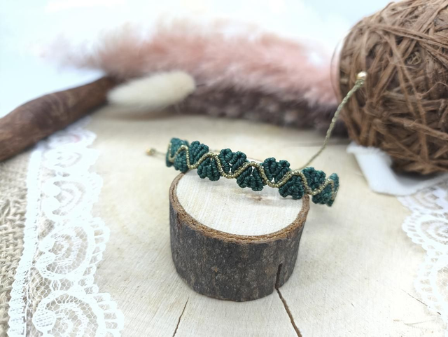 Bracelet tissage coeurs vert/doré 