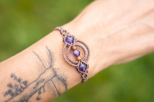Parure complète de bijoux en micro-macramé marron et Améthyste